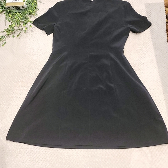 Elegant Knee Length Black Dress - Picture 2 of 3